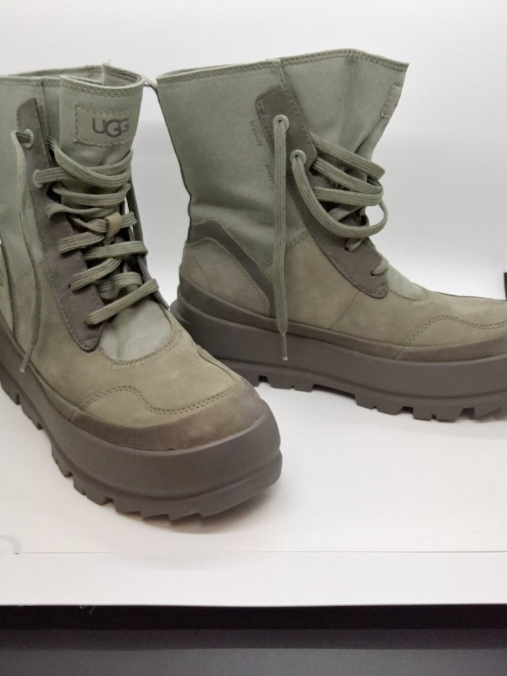 UGG Women's Boot "THE LUG" Moss Green, Waterproof. Size 6.5. New w/Out Box - Picture 4 of 16